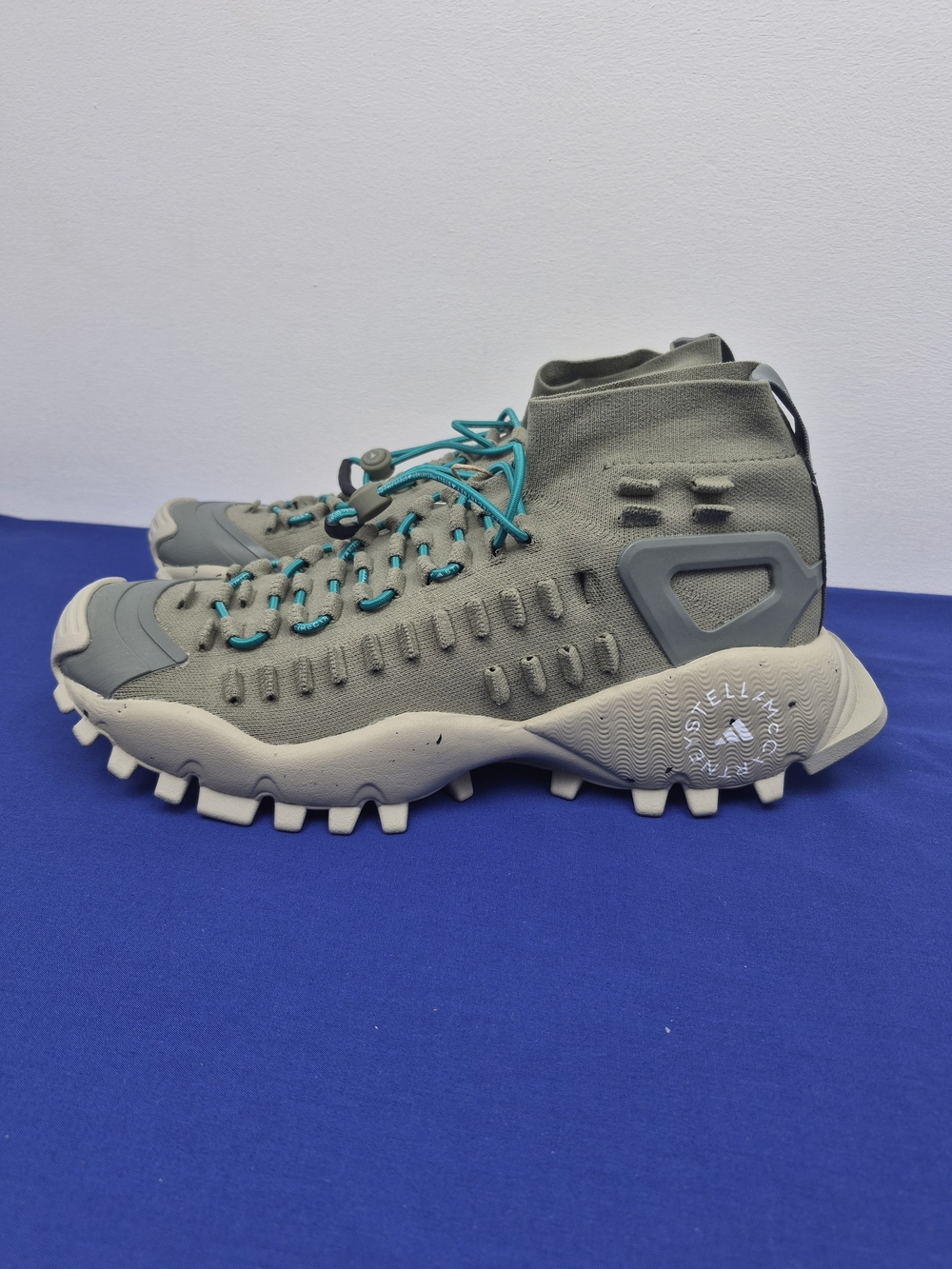 Men’s Size 8 adidas Stella McCartney Seeulater 2 Hiking Shoes unisex JR3278 NWOB